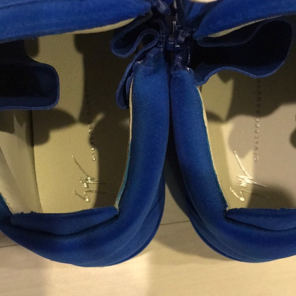 Shoes - Picture 4 of 4